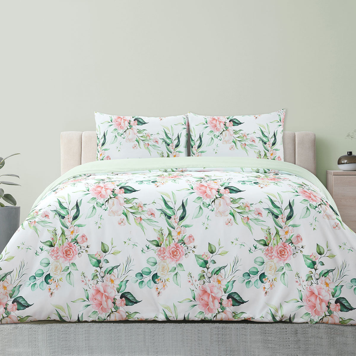 QUEEN 3-Piece Soft Sage Printed Floral Quilt Cover Set - White
