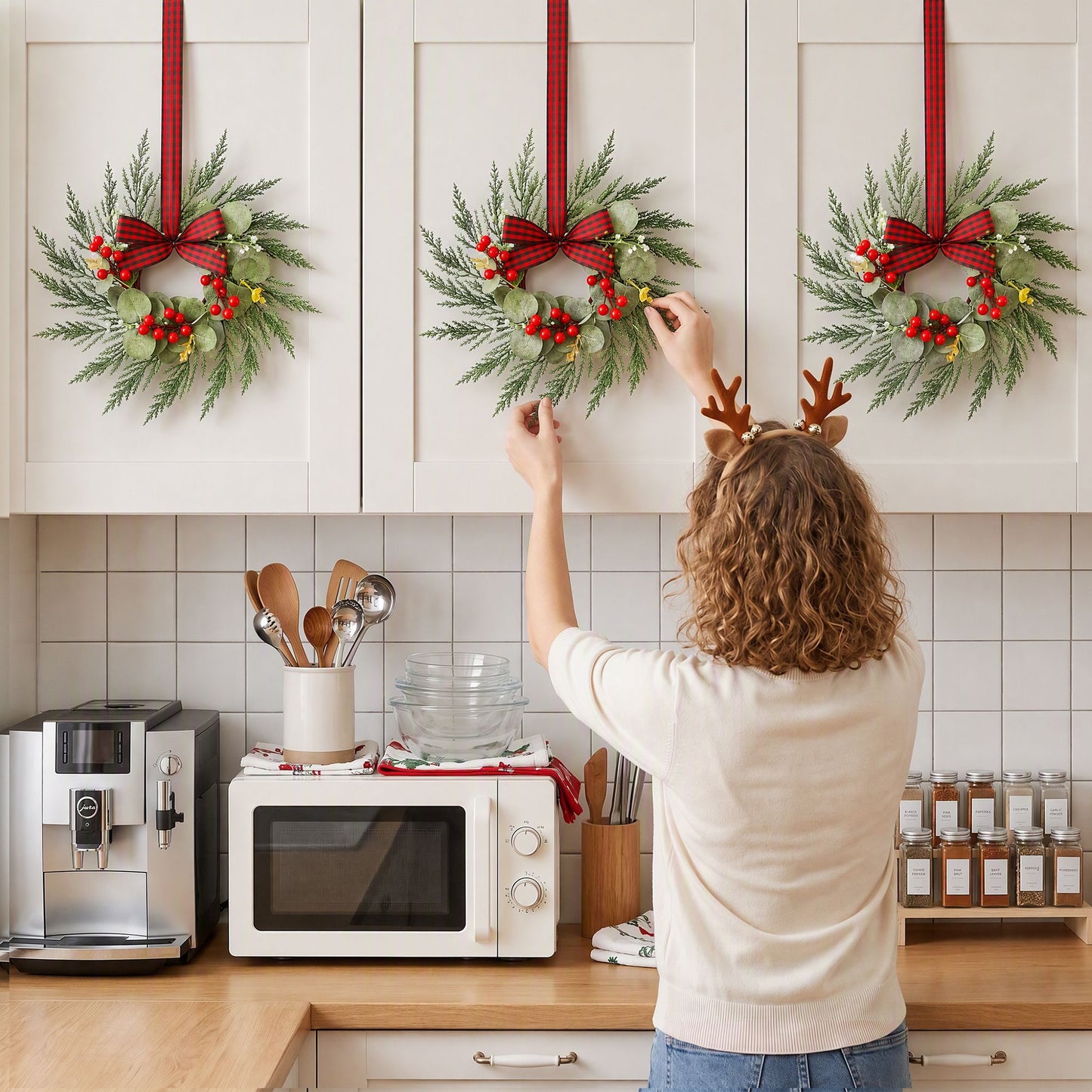 Set of 6 Christmas Wreath Garland 26cm Pre-lit Wreaths Red Berries Bow