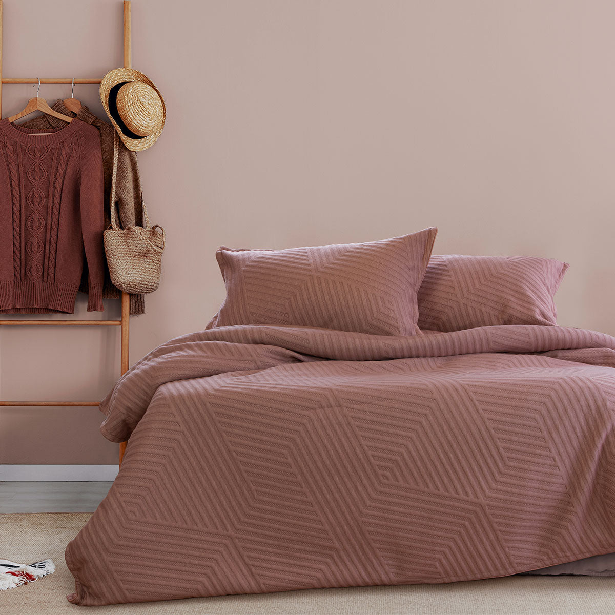 KING Jacquard Embossed Texture Geo Quilt Cover Set - Pink