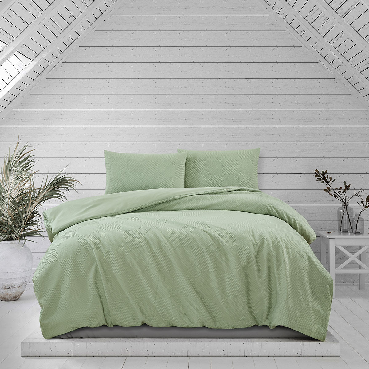 QUEEN Embossed Quilt Cover Set - Palm Green