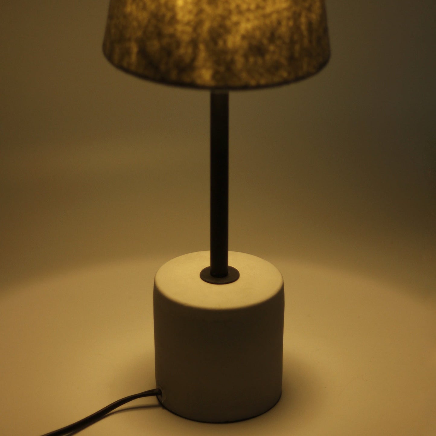 Simplistic and Elegant Table Lamp - Grey